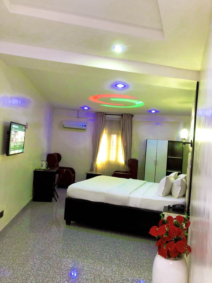 Benny Hotel gallery